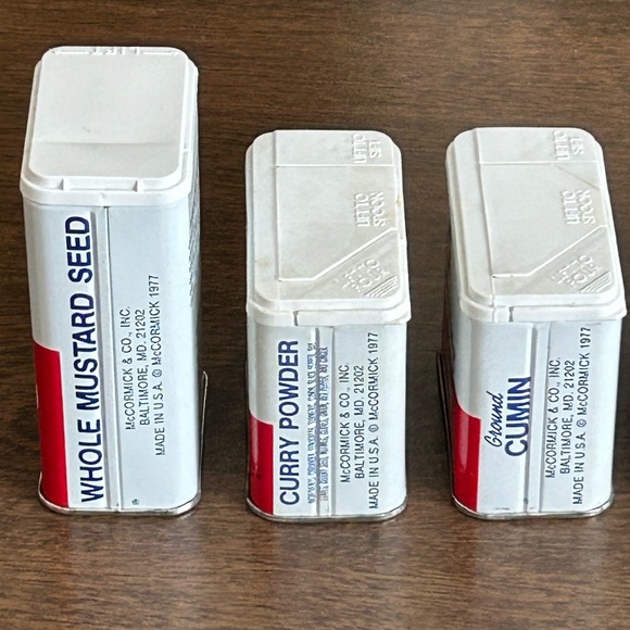 5 VINTAGE SCHILLING SPICE TINS RED PEPPER CUMIN CURRY OREGANO MUSTARD SEED 1977 - Picture 5 of 7